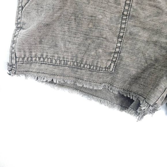 FREE PEOPLE Women's Frayed Hem Tan Denim Space Dye Distressed Shorts Size: 4 - Picture 4 of 6
